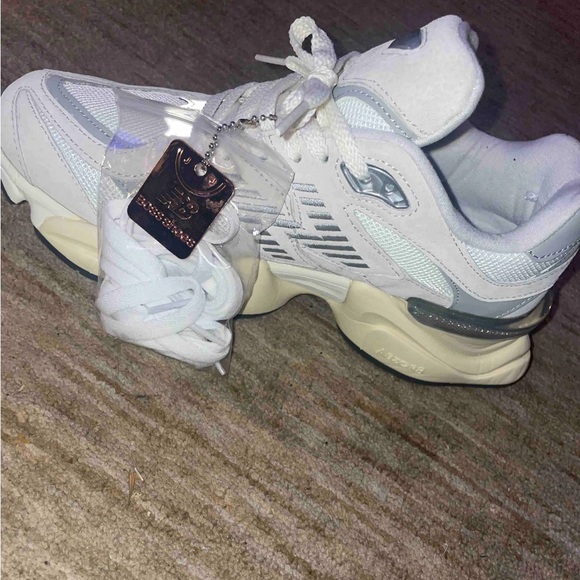 NEW BALANCE 9060 SHOES | SIZE 10 MENS - Picture 3 of 3